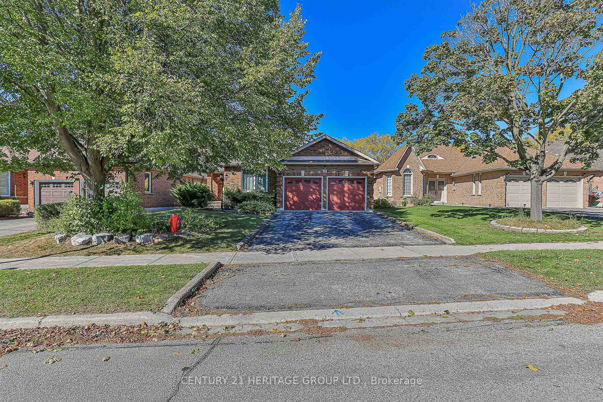 741 College Manor Drive, Newmarket, ON L3Y 8G5