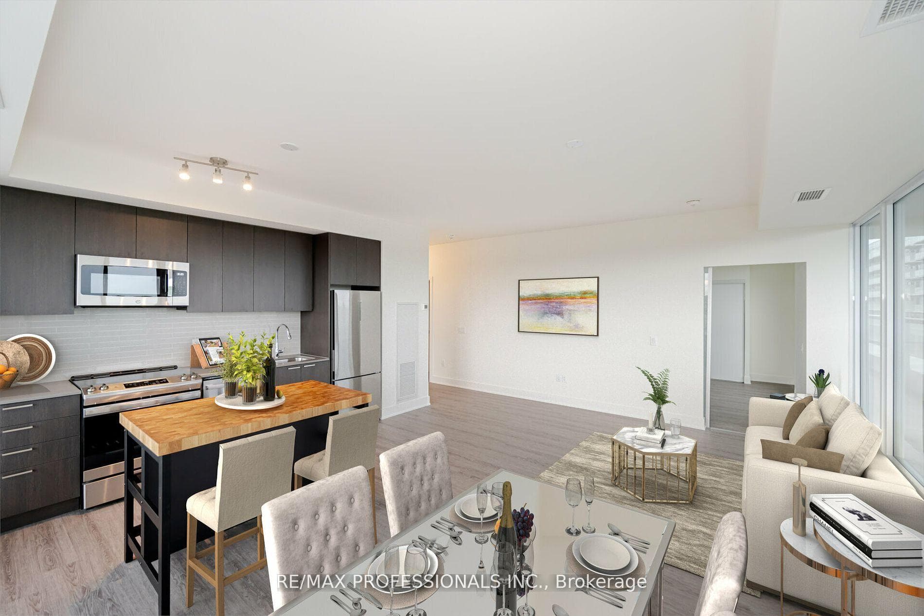 185 Deerfield Road 504, Newmarket, ON L3Y 0G7