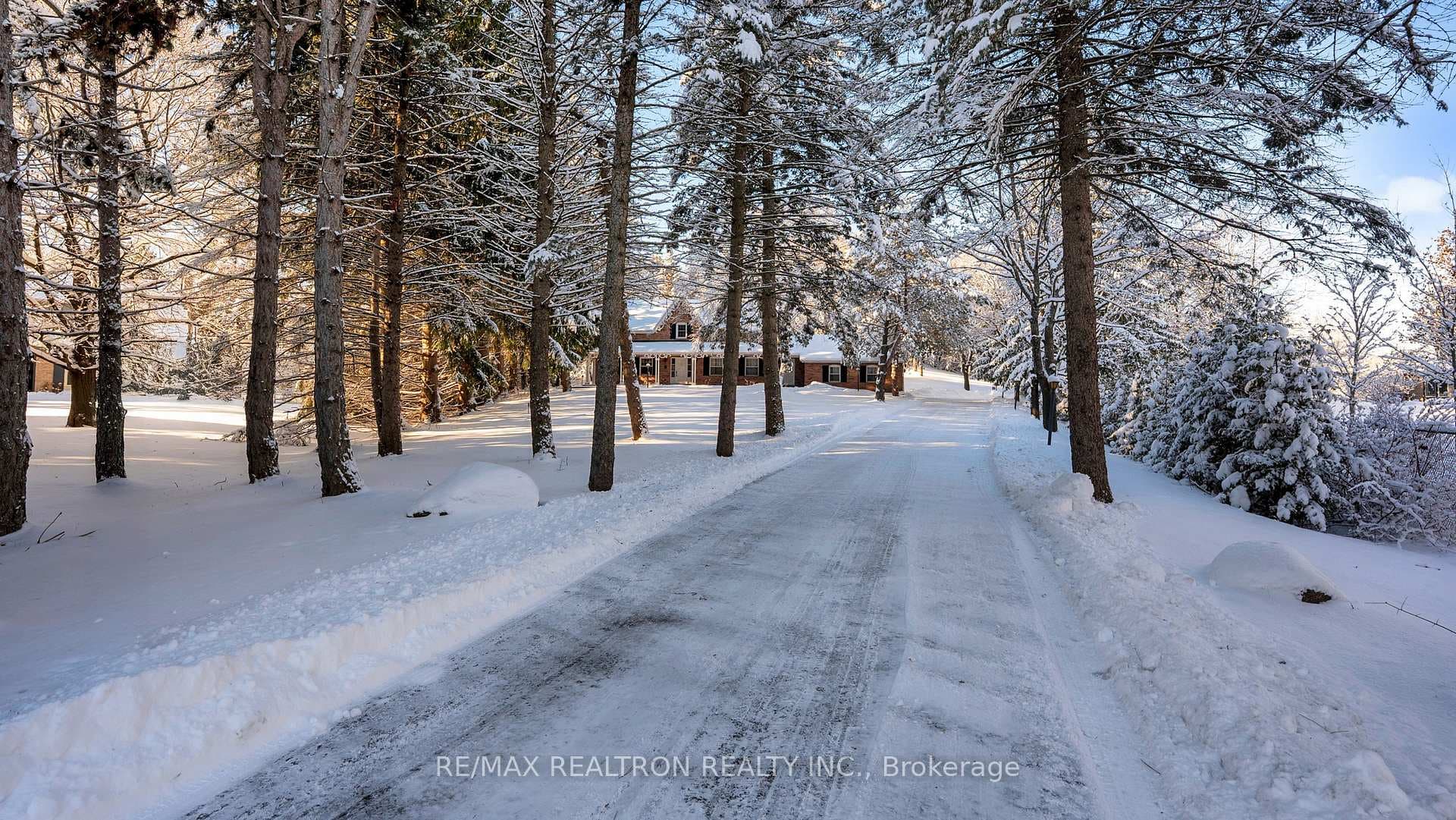 8 Blue Grass Drive, Aurora, ON L4G 6W4