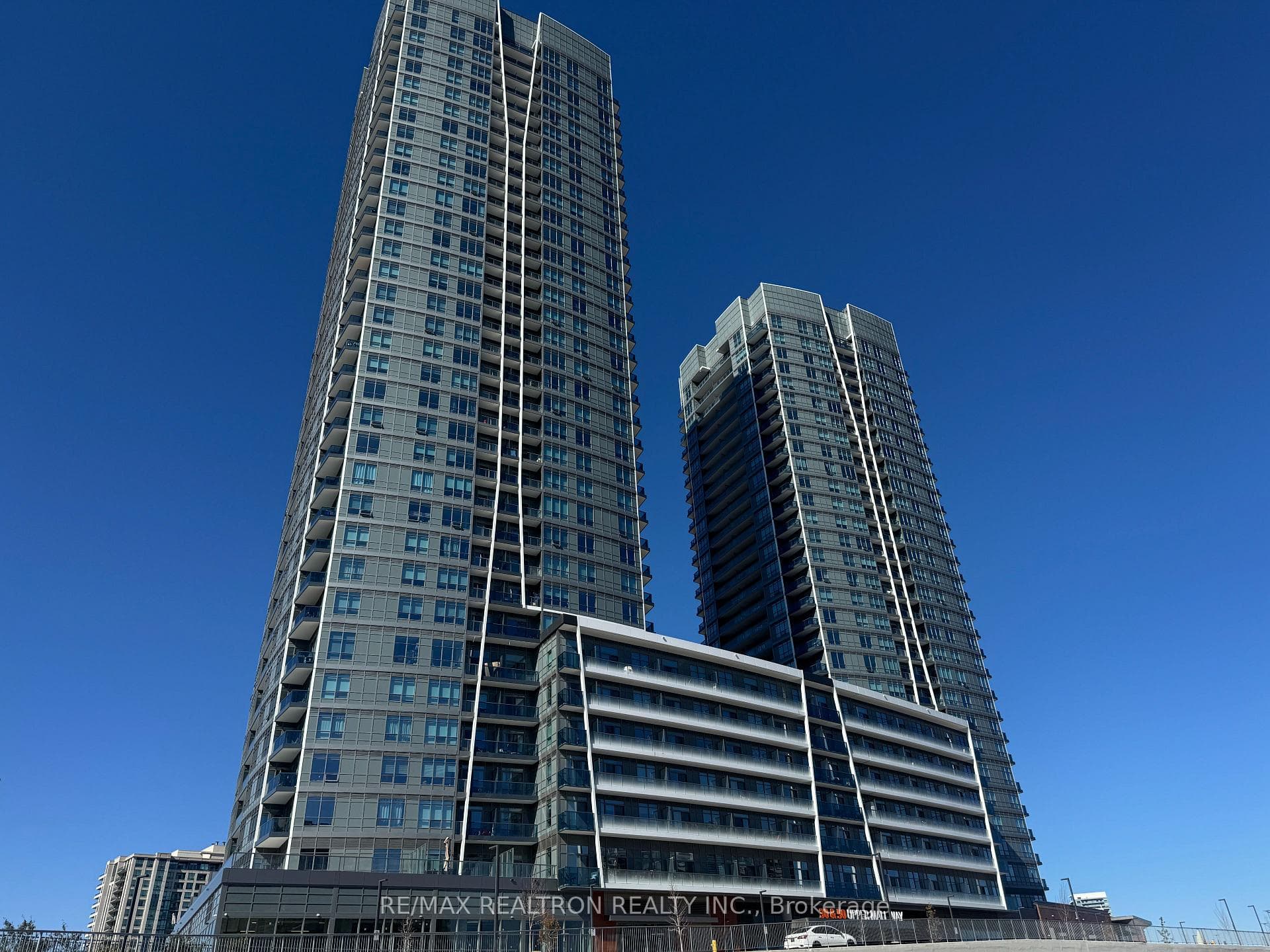 50 Upper Mall Way 728, Vaughan, ON L4J 0L8