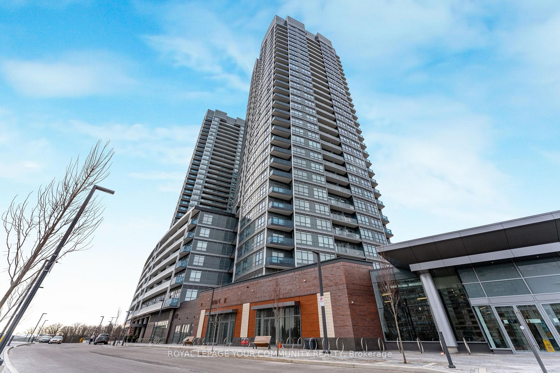 30 Upper Mall Way A909, Vaughan, ON L4J 0L7
