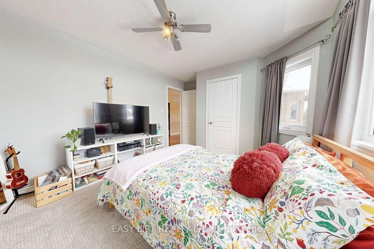 37 Nevada Crescent, Vaughan, ON L6A 2V5