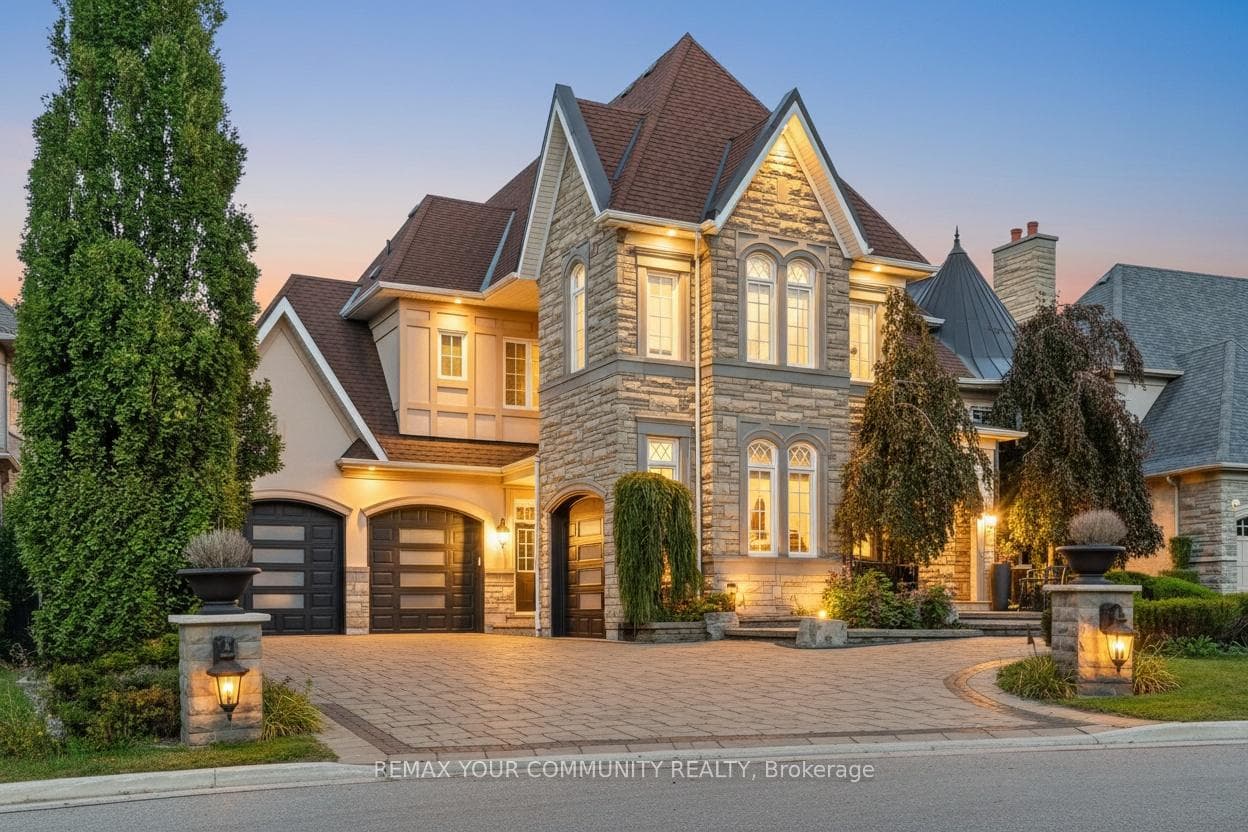 22 Longthorpe Court, Aurora, ON L4G 0K4