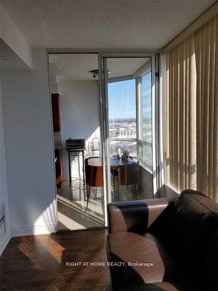120 Promenade Circle 1001, Vaughan, ON L4J 7W9