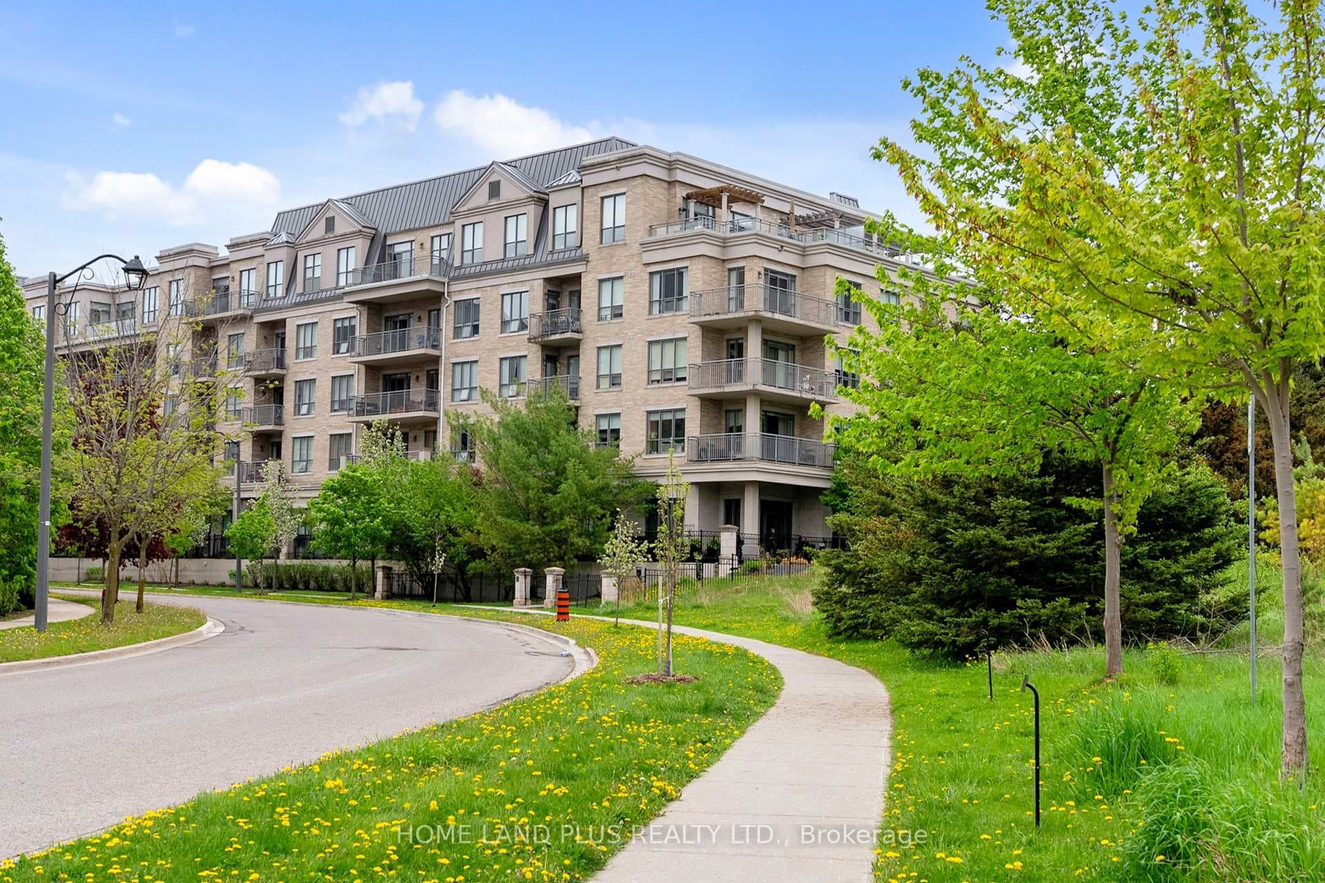 180 John West Way 422, Aurora, ON L4G 0R3