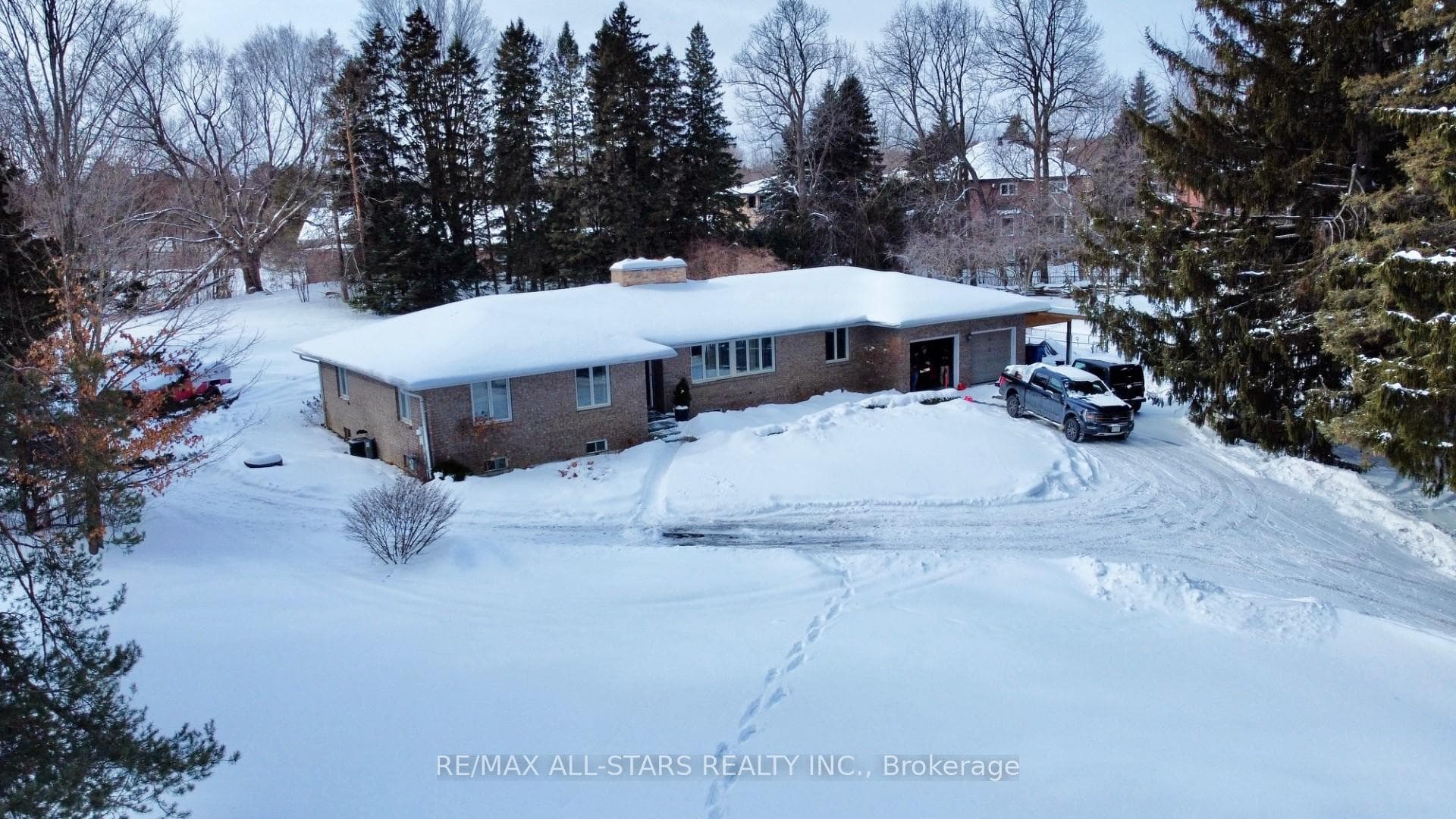 9 Kenlea Court, Aurora, ON L4G 6E1