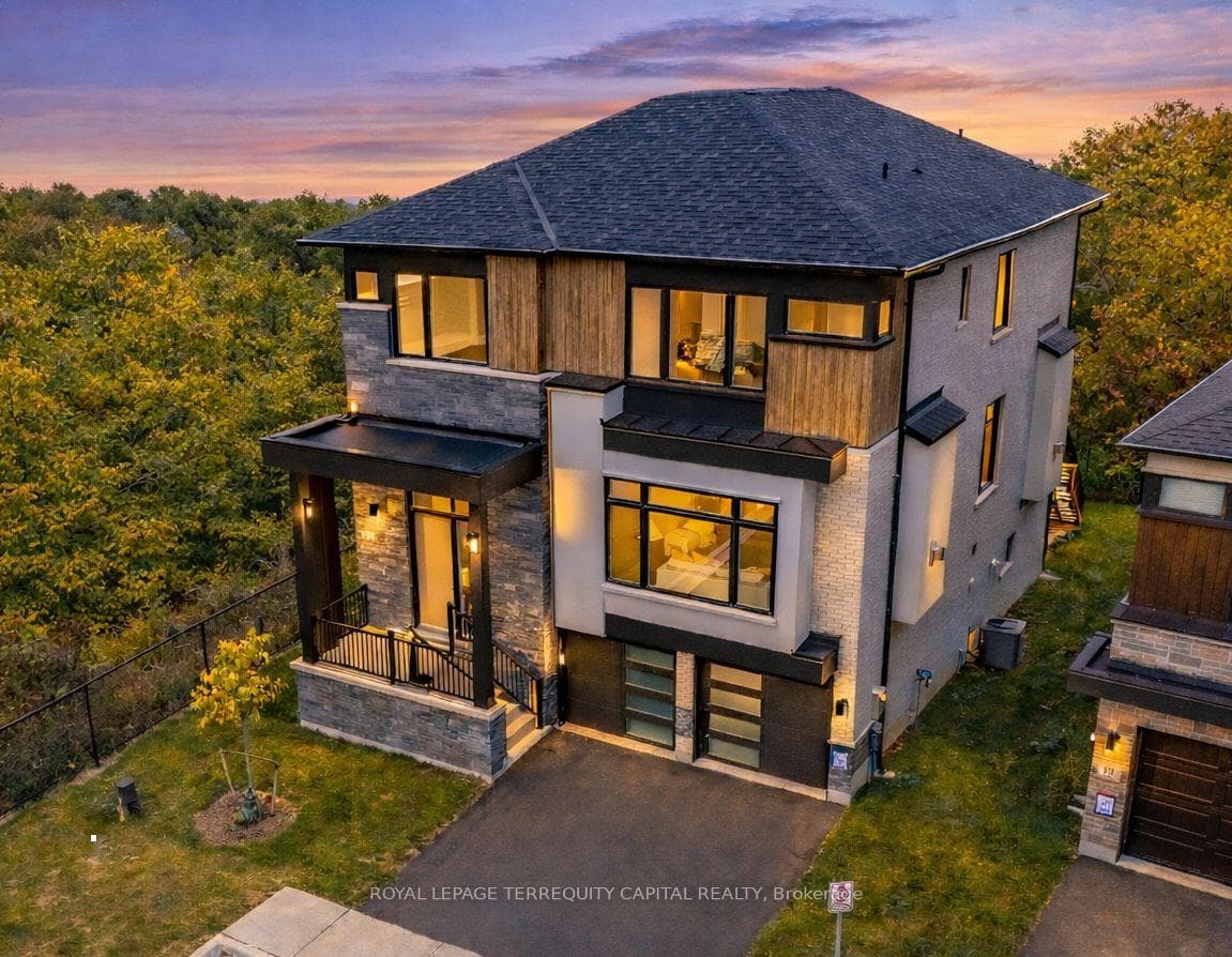 23 Kingwood Lane, Aurora, ON L4G 3Z7