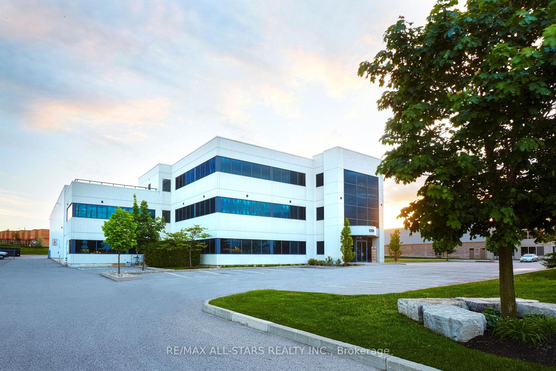 1201 Nicholson Road, Newmarket, ON L3Y 9C3