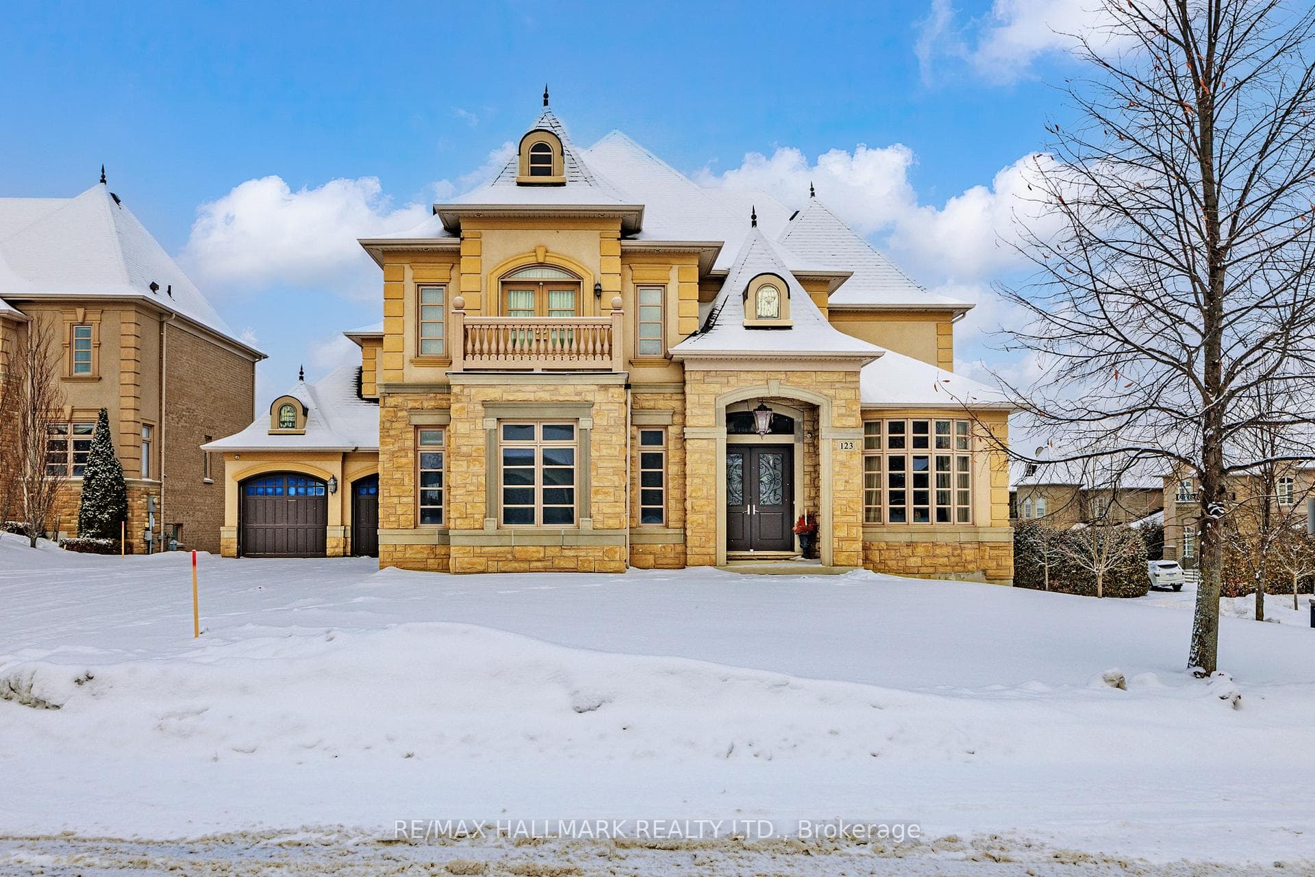 123 Carisbrooke Circle, Aurora, ON L4G 0K4