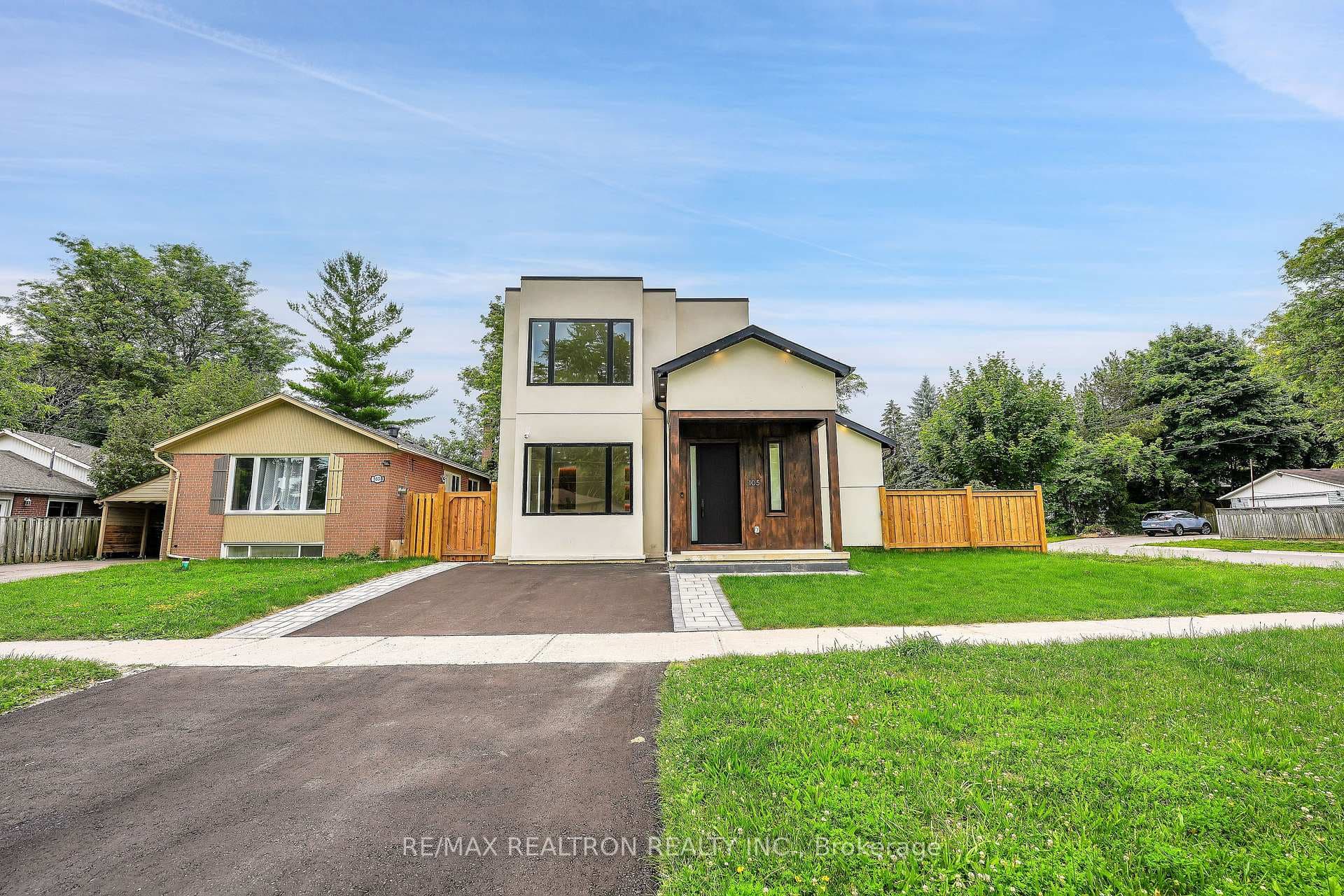 105 Murray Drive, Aurora, ON L4G 2C4