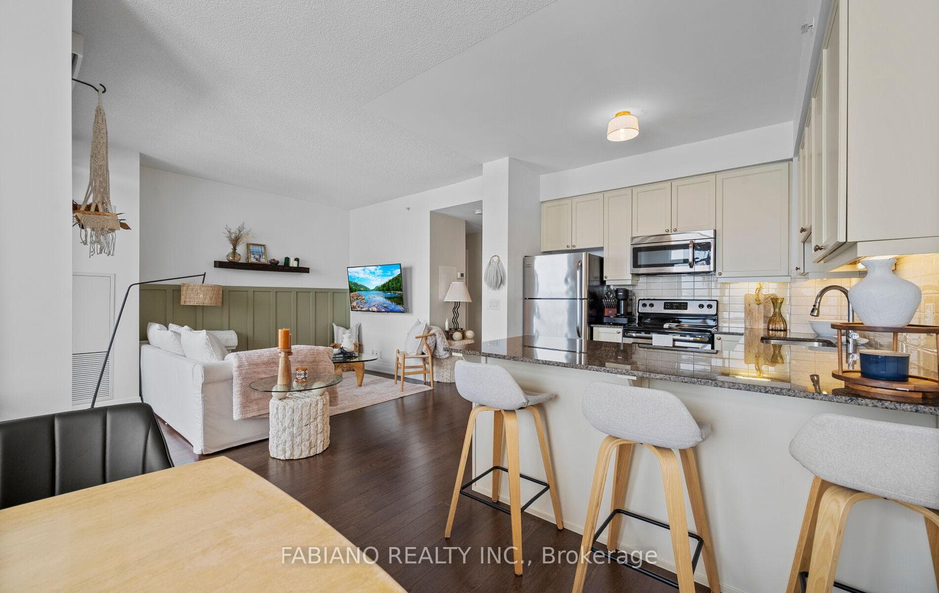 24 Woodstream Boulevard 815, Vaughan, ON L4L 8C4