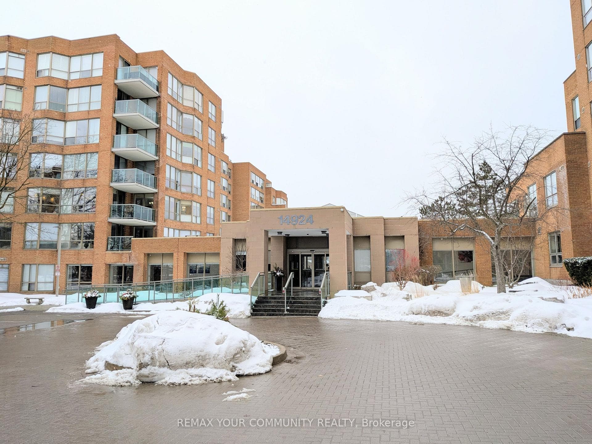 14924 Yonge Street 305, Aurora, ON L4G 6H7