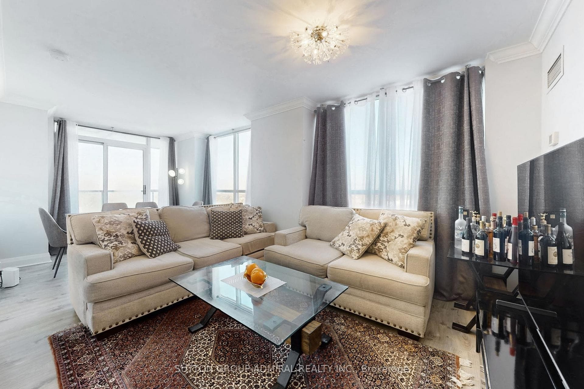 20 North Park Road 811, Vaughan, ON L4J 0G7