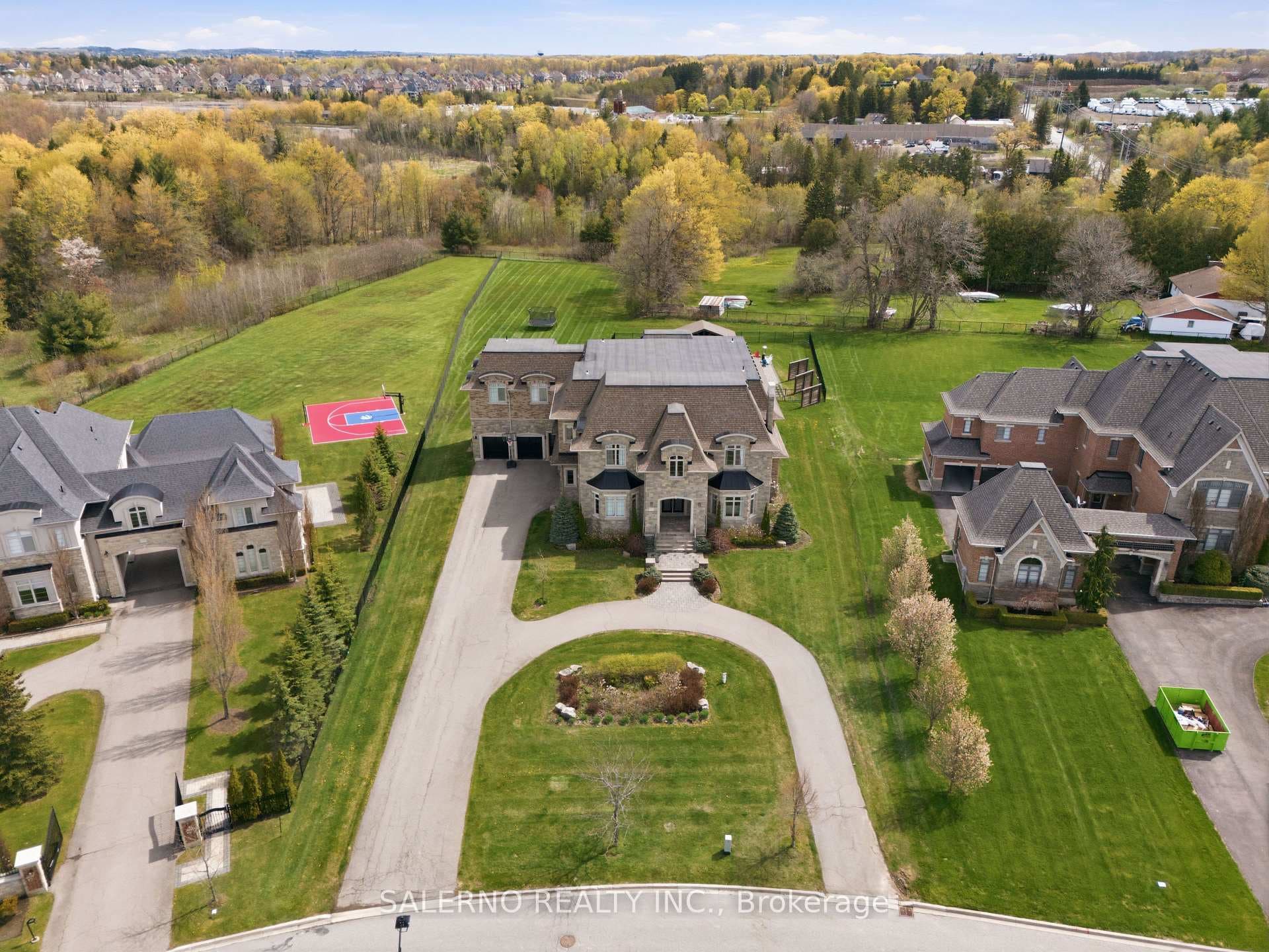 21 Stallions Court, Vaughan, ON L6A 4V5