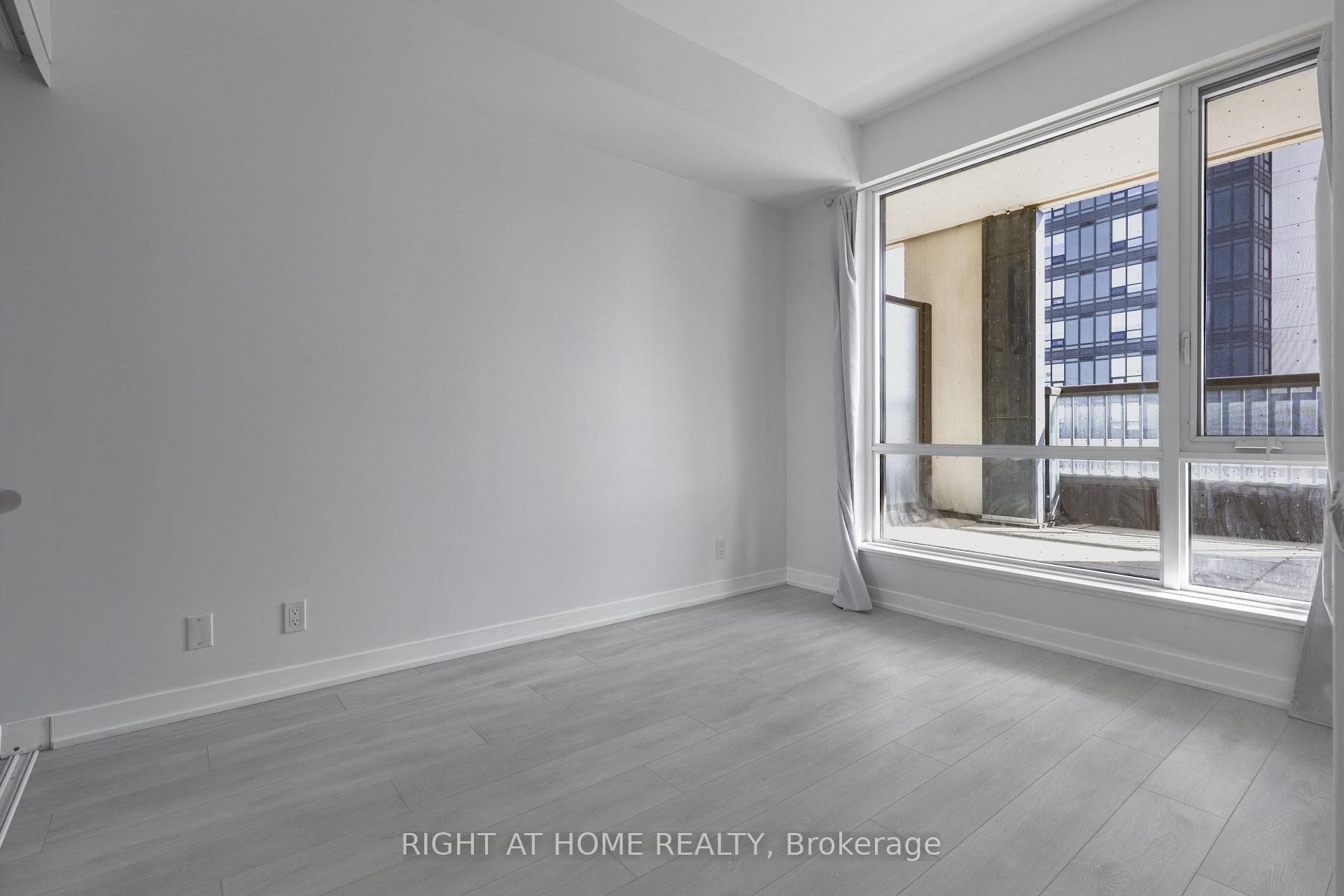 7950 Bathurst Street 320, Vaughan, ON L4J 0B8