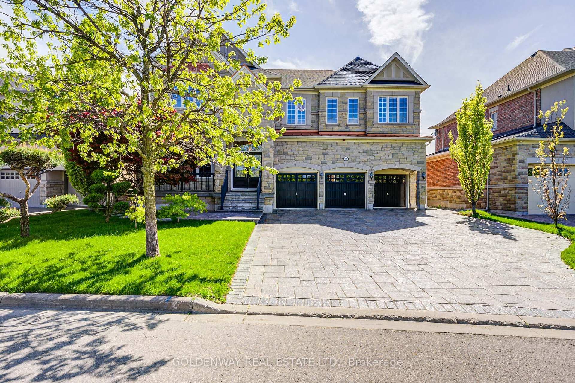 229 Hunterwood Chase, Vaughan, ON L6A 4R2