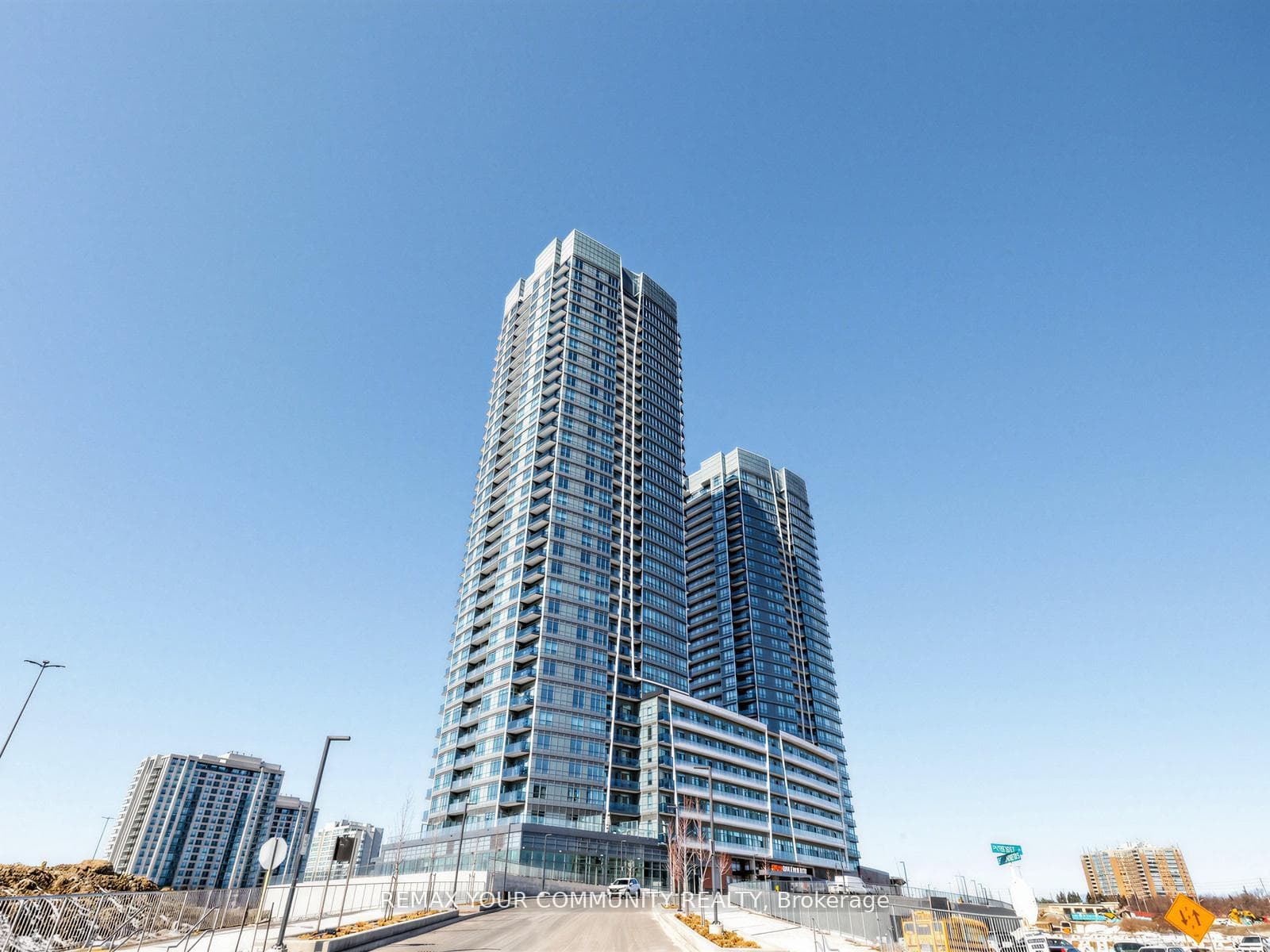 30 Upper Mall Way 1510, Vaughan, ON L4J 4P8