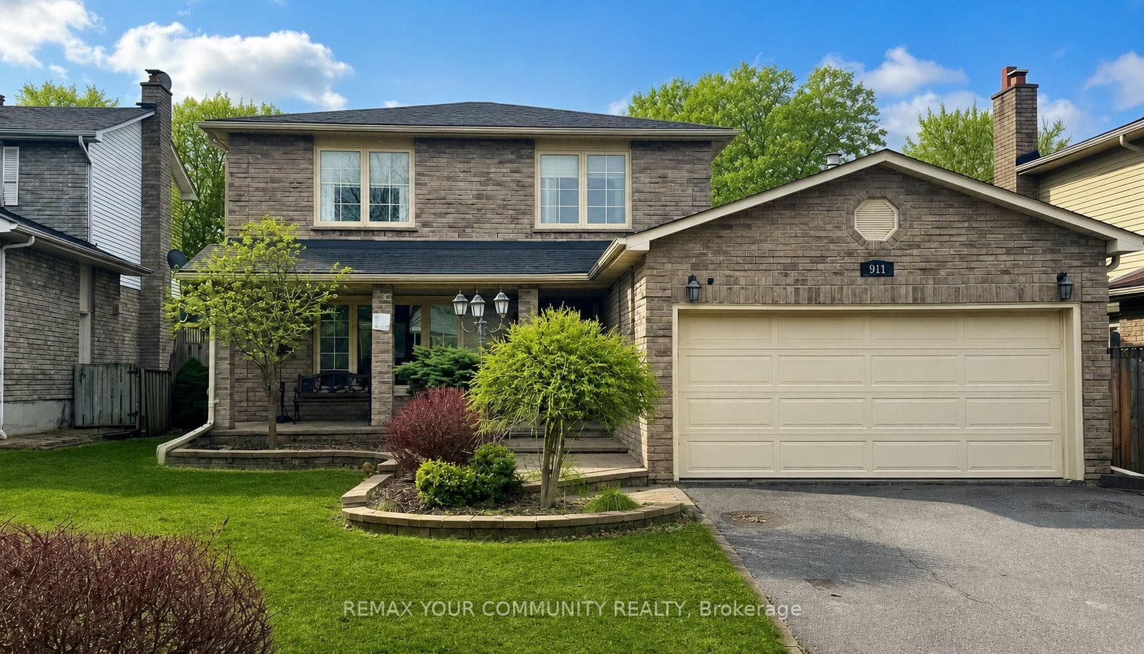911 Ferndale Crescent, Newmarket, ON L3Y 6B6