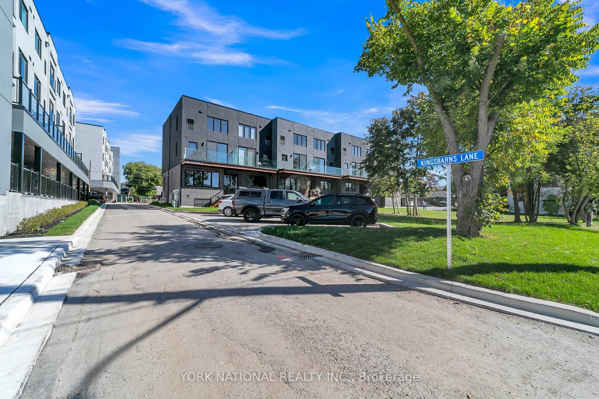 59 Charles Street 1, Newmarket, ON L3Y 3V7