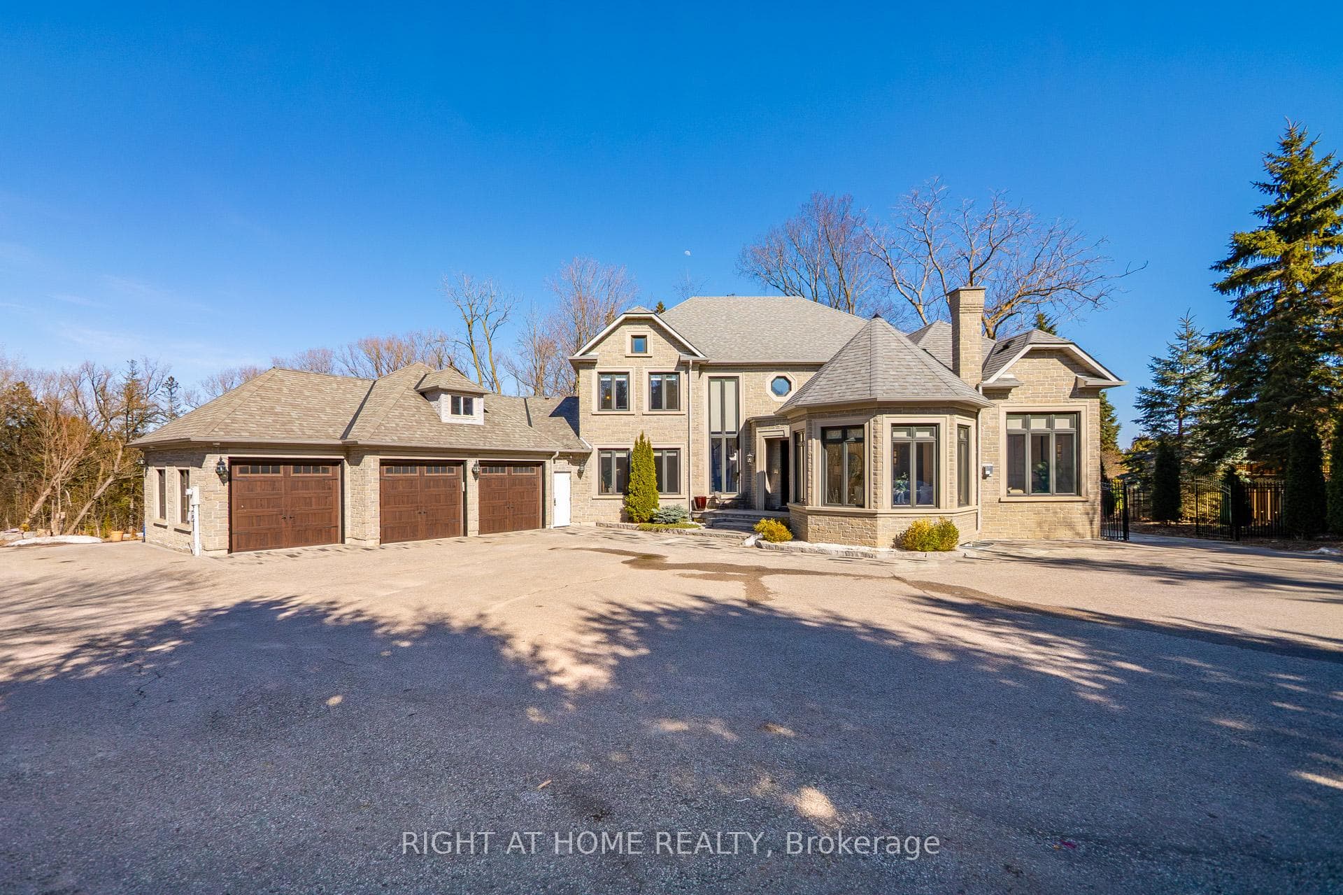 661 Wellington Street W, Aurora, ON L4G 6J7