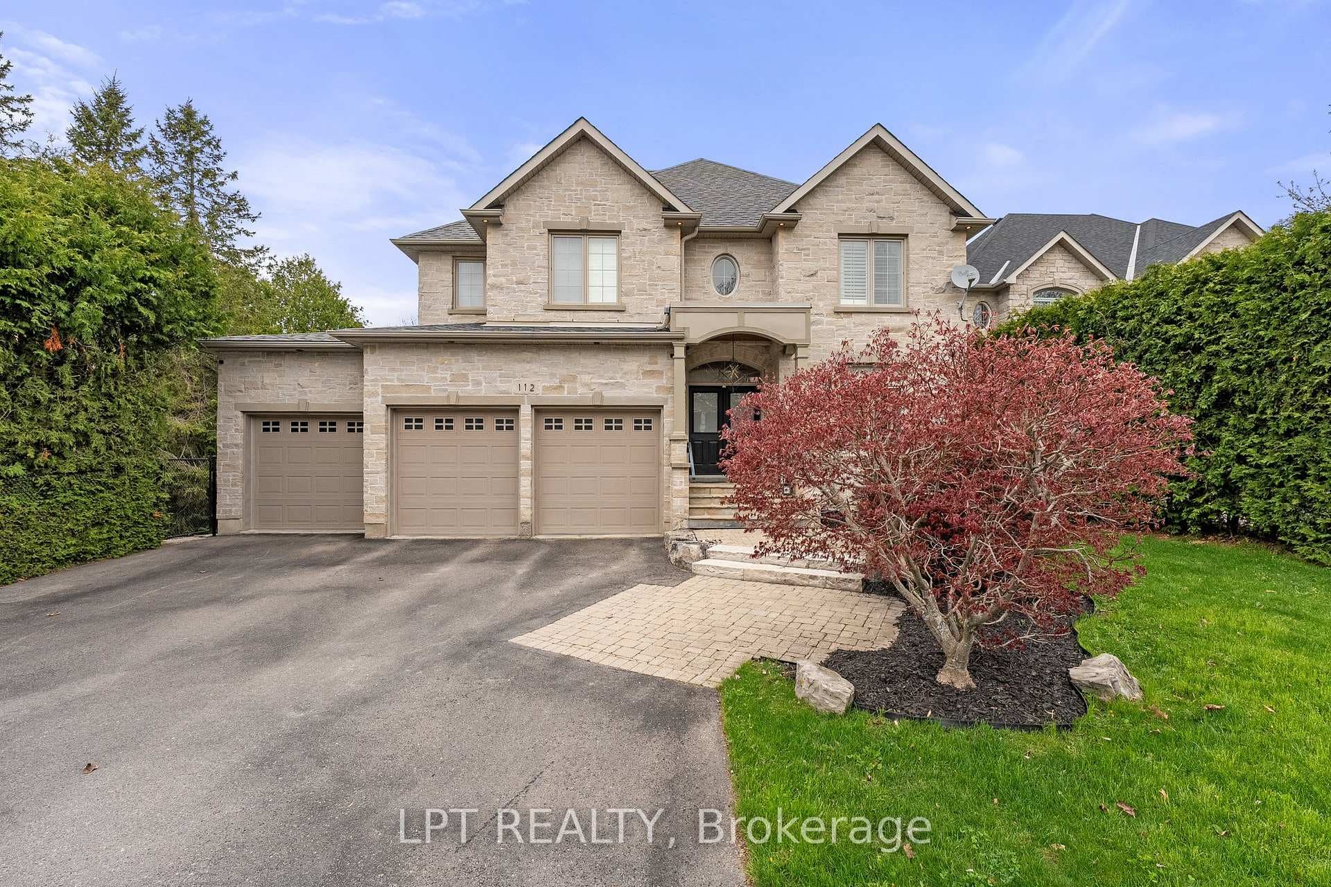 112 Tyler Street, Aurora, ON L4G 2N3