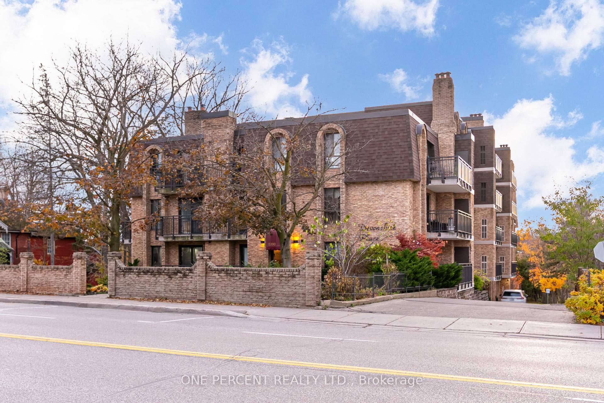 15390 Yonge Street 406, Aurora, ON L4G 1N8