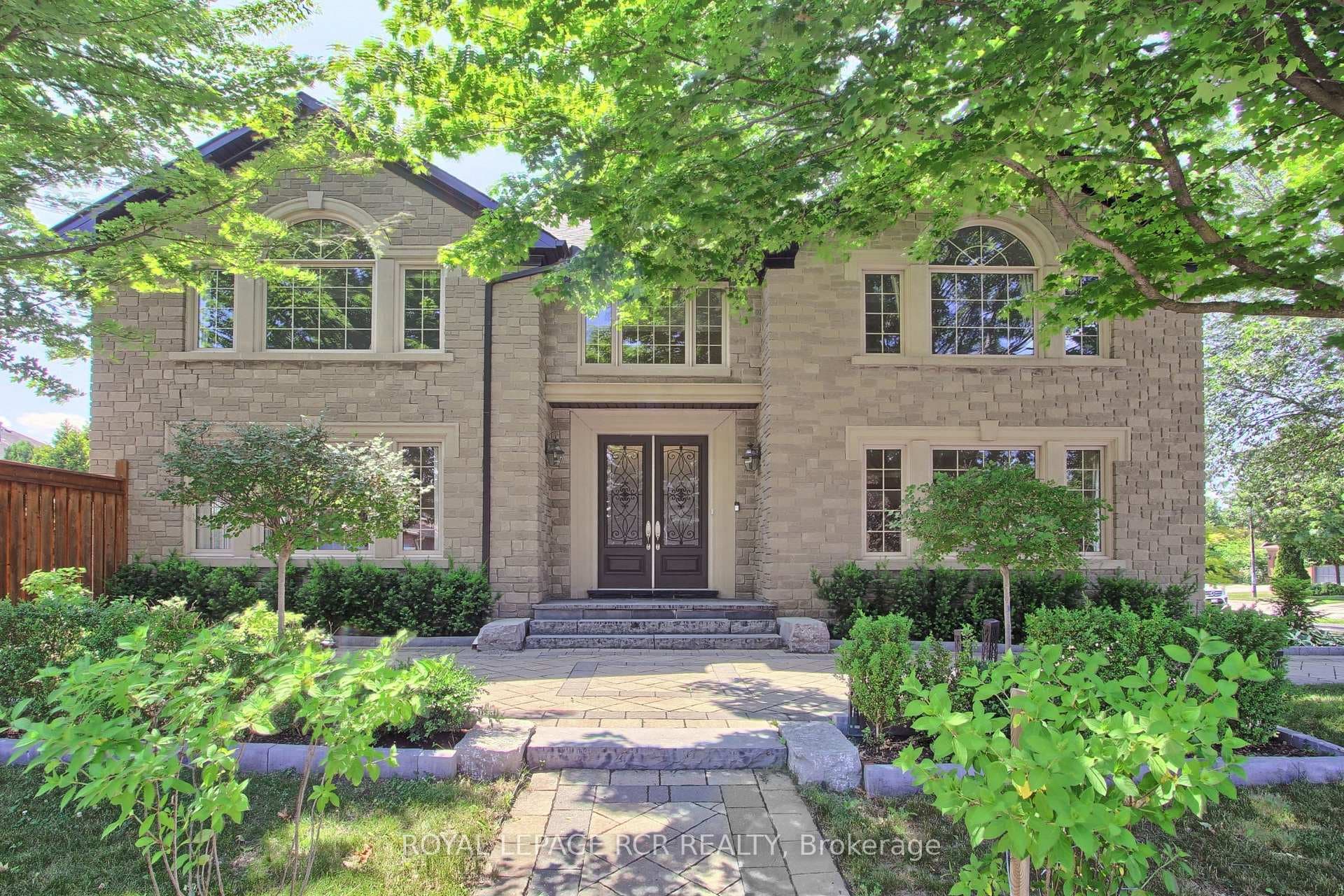 646 Brooker Ridge, Newmarket, ON L3X 1V7