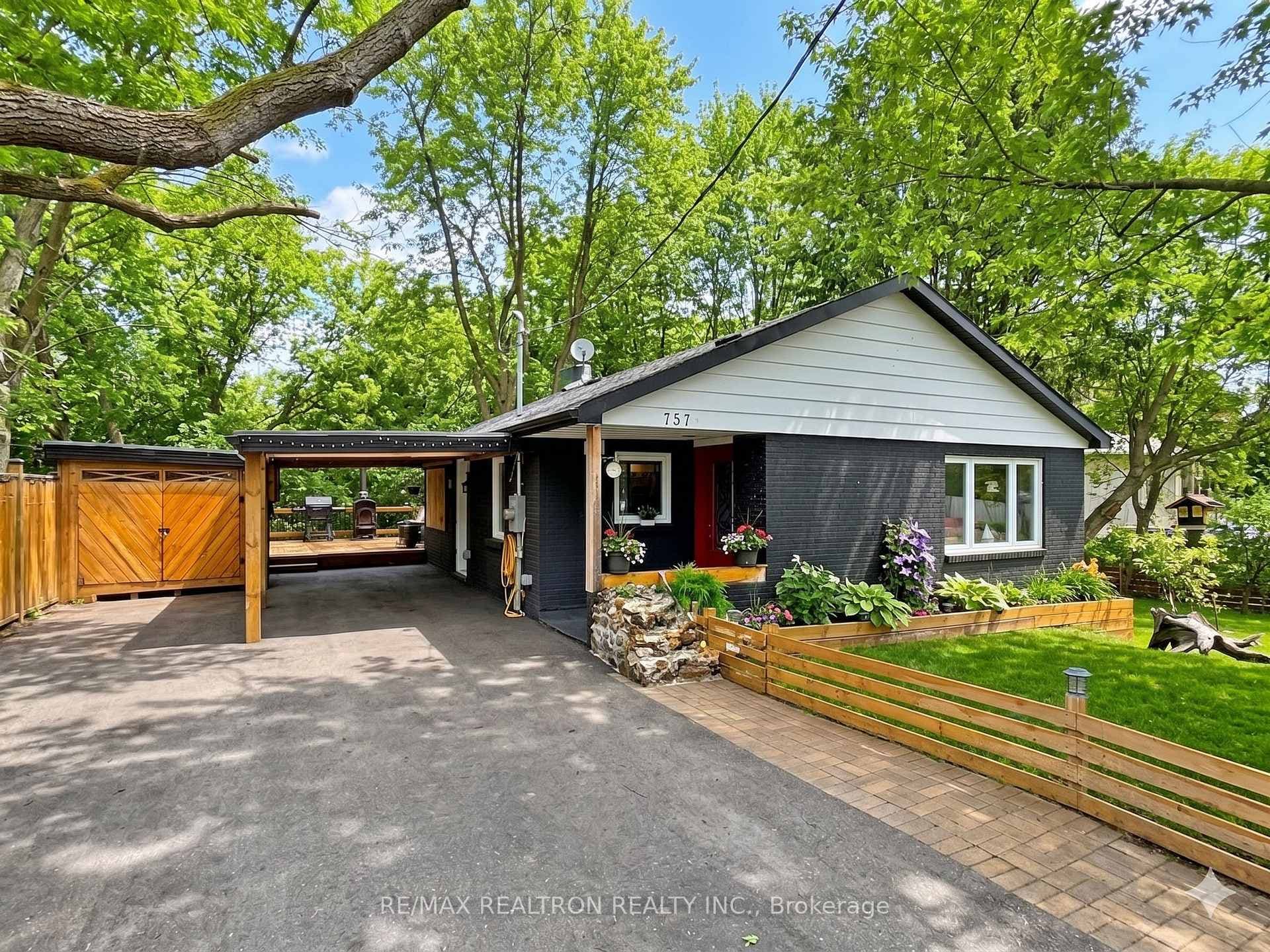 757 Srigley Street, Newmarket, ON L3Y 1X6
