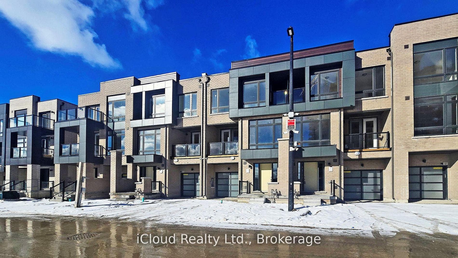 38 Dandara Gate, Vaughan, ON L4L 0M6