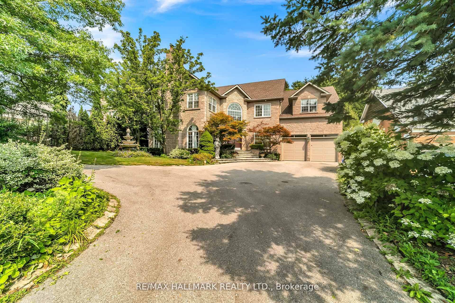 384 Kennedy Street W, Aurora, ON L4G 5M6