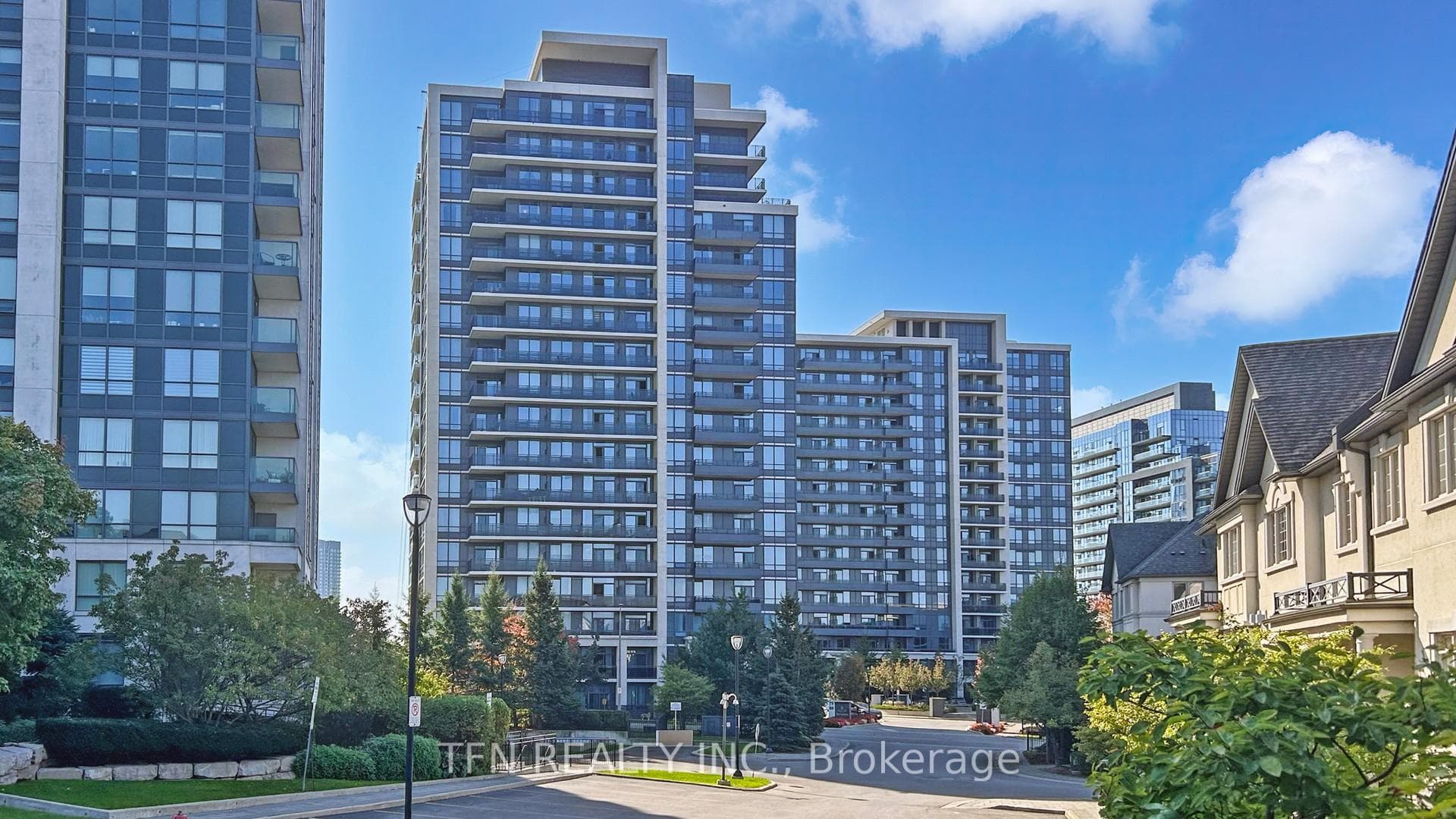 75 North Park Road S 307, Vaughan, ON L4J 0H8