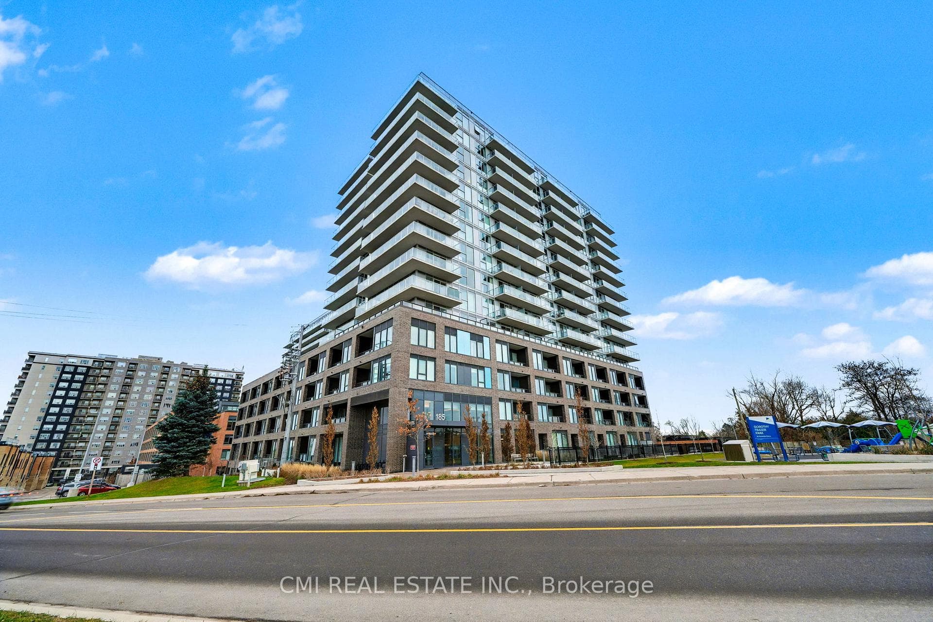 185 Deerfield Road N 311, Newmarket, ON L3Y 0G7