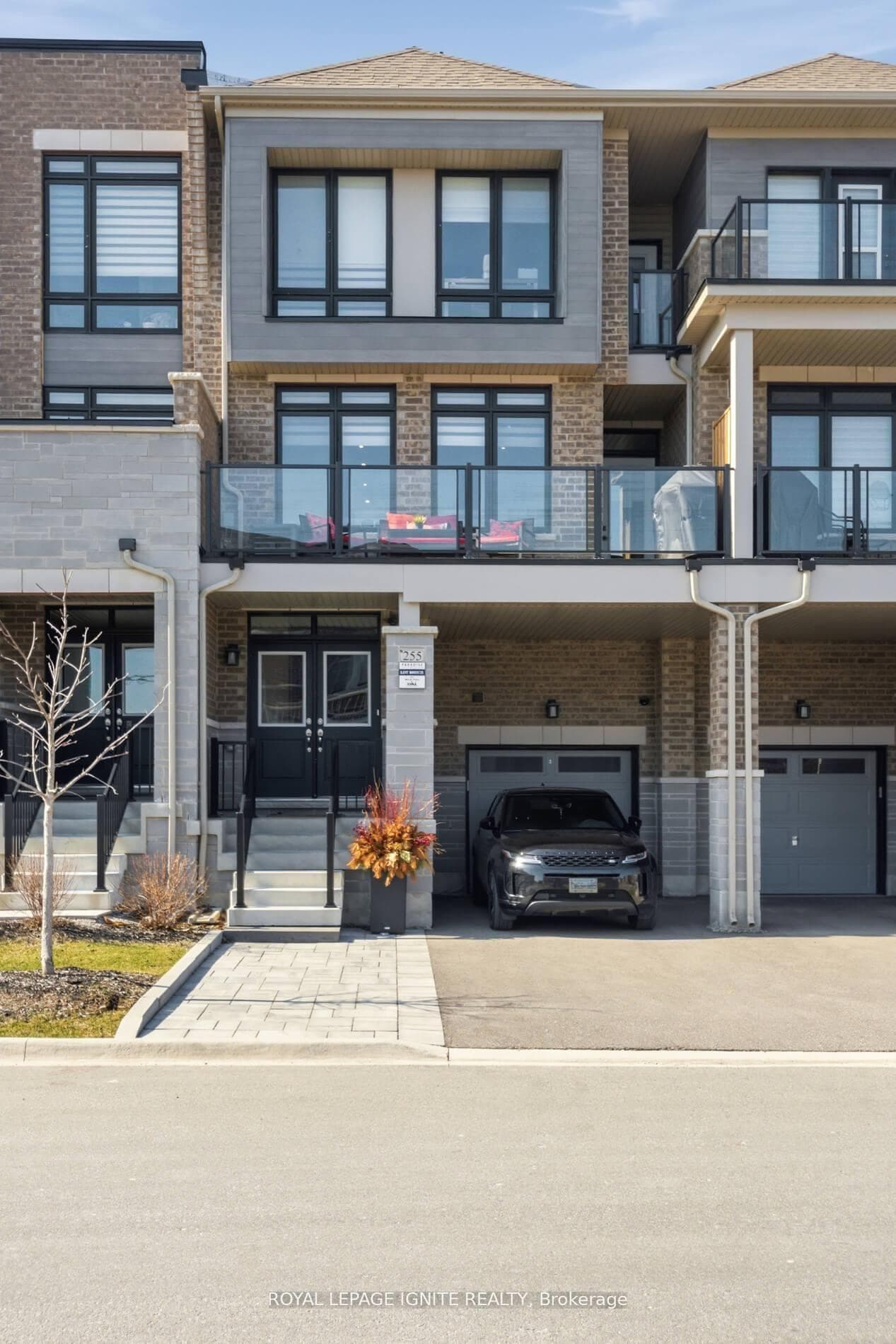255 Moody Drive, Vaughan, ON L4H 5G2
