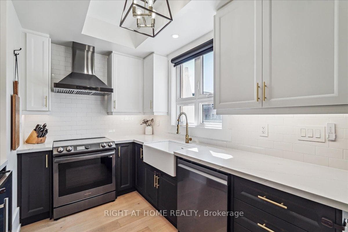 105 Kayla Crescent 14, Vaughan, ON L6A 4W3