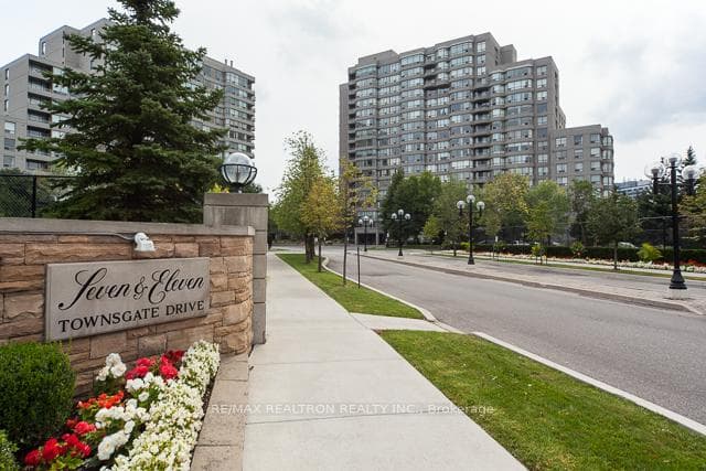 11 Townsgate Drive #107, Vaughan, ON L4J 8G4