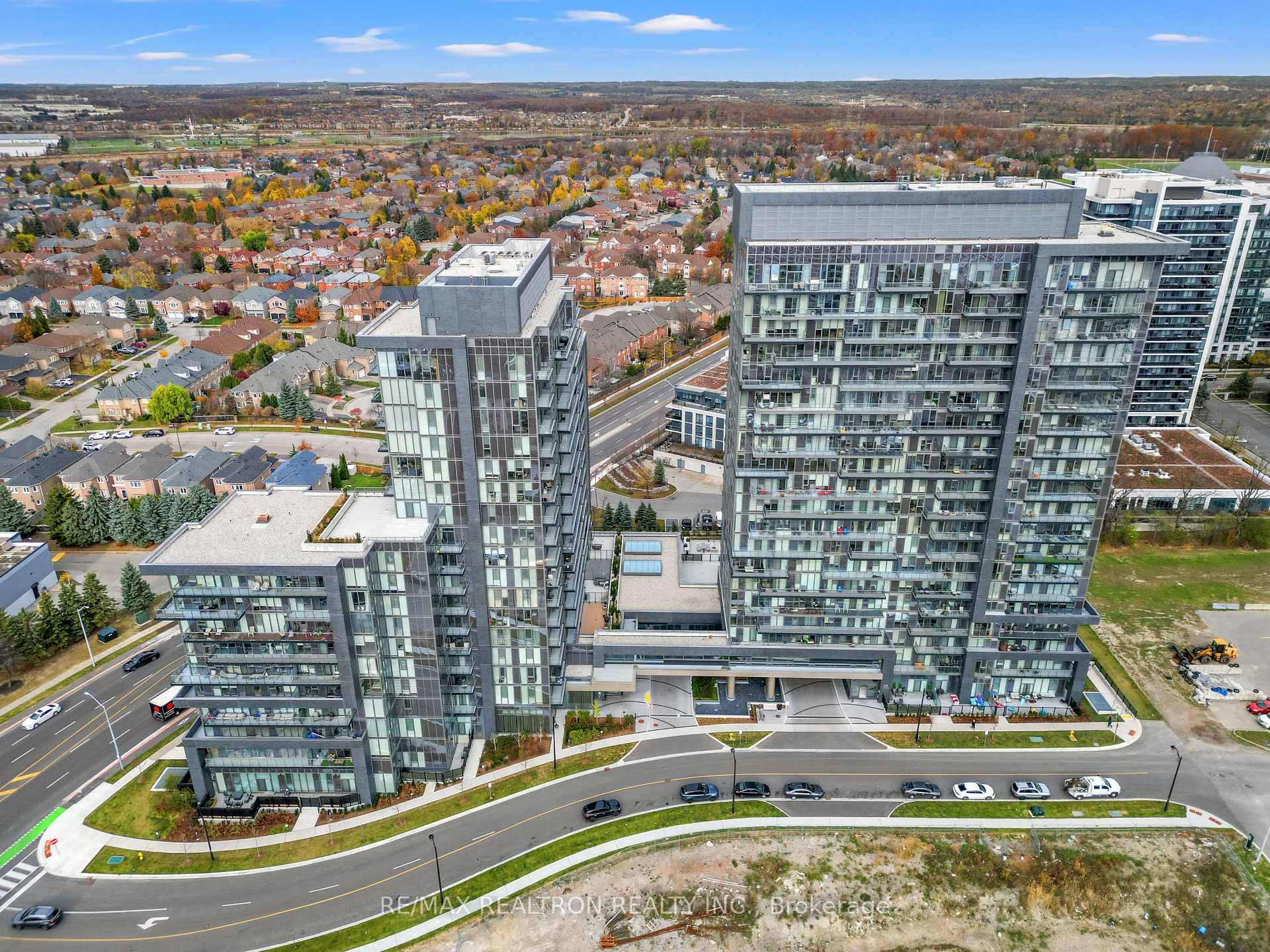 20 Gatineau Drive N 1301, Vaughan, ON L4J 0L3