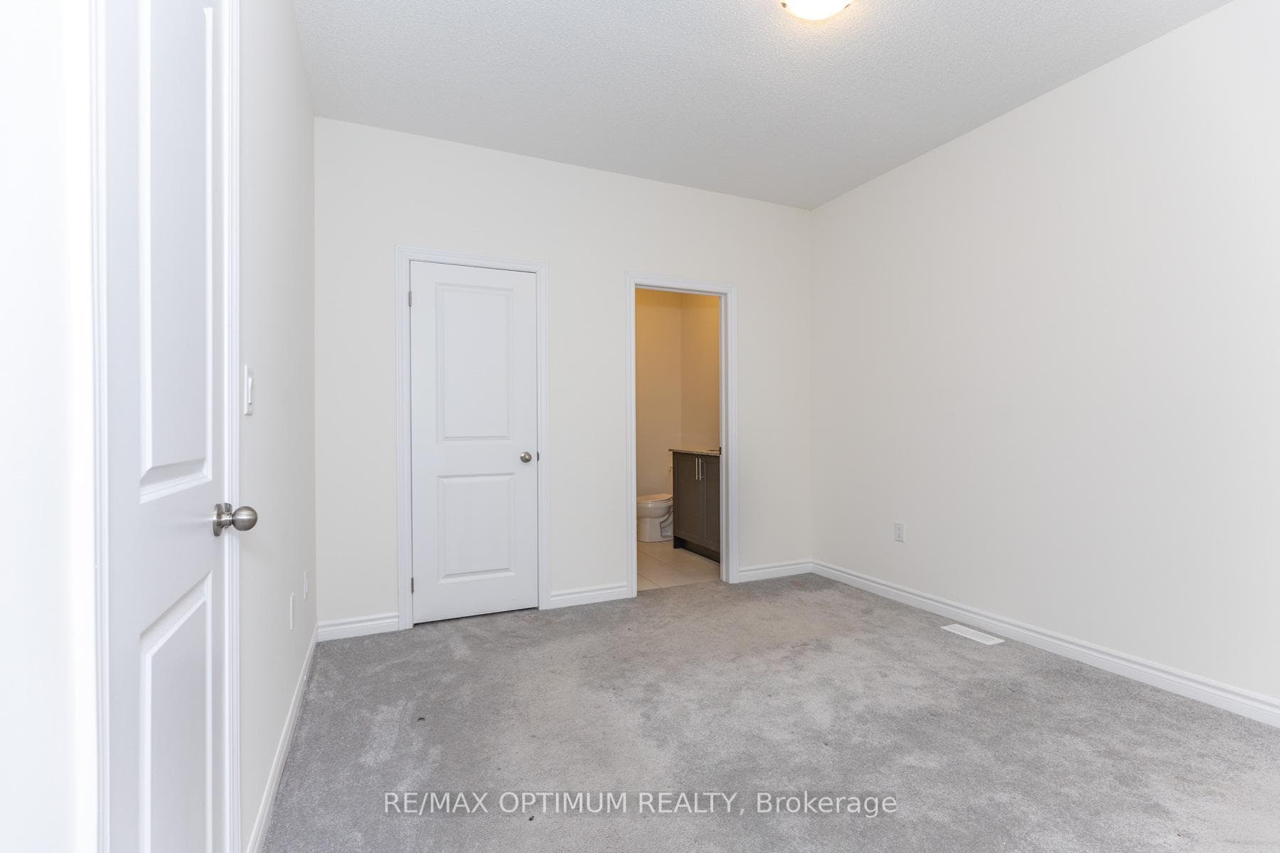 15 Gunton Street, Aurora, ON L4G 4A9