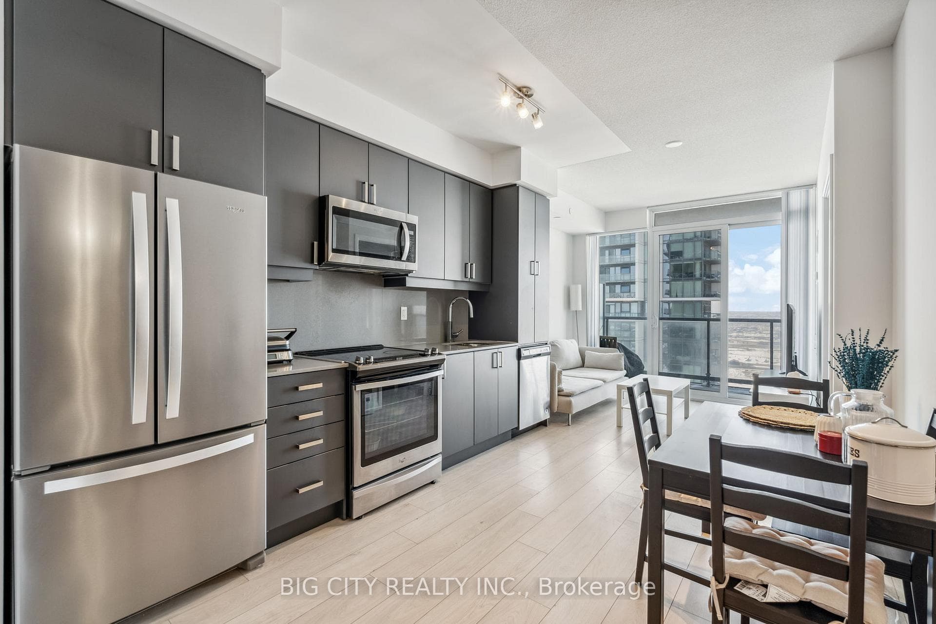 7895 Jane Street 3211, Vaughan, ON L4K 2M7