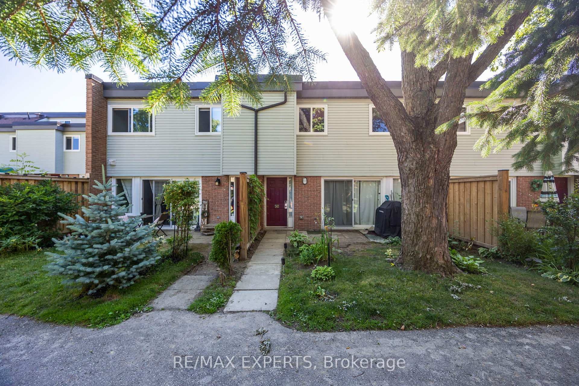 242 Milestone Crescent, Aurora, ON L4G 3M2