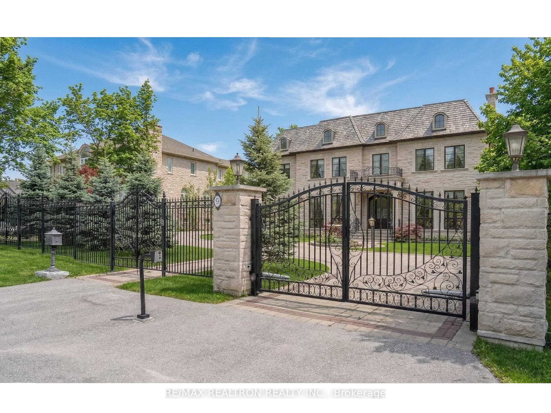 9 Thornbank Road, Vaughan, ON L4J 2A1