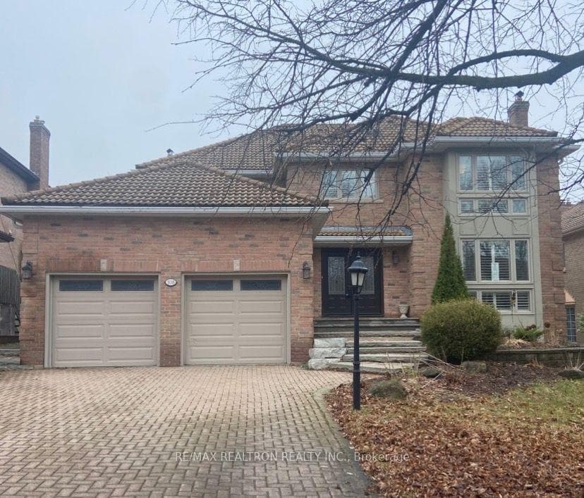 108 Cranberry Lane, Aurora, ON L4G 5Z3