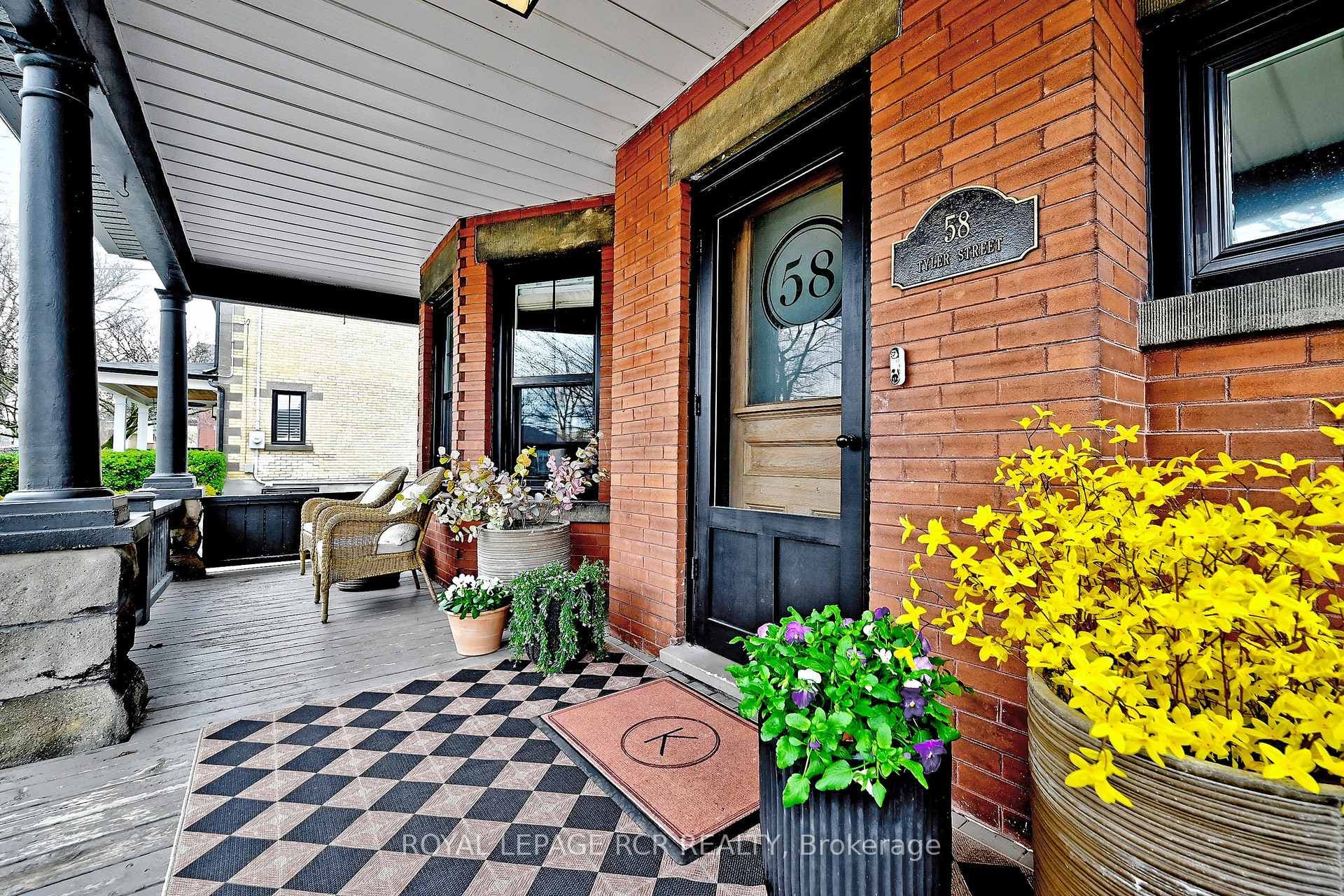 58 Tyler Street, Aurora, ON L4G 2N2