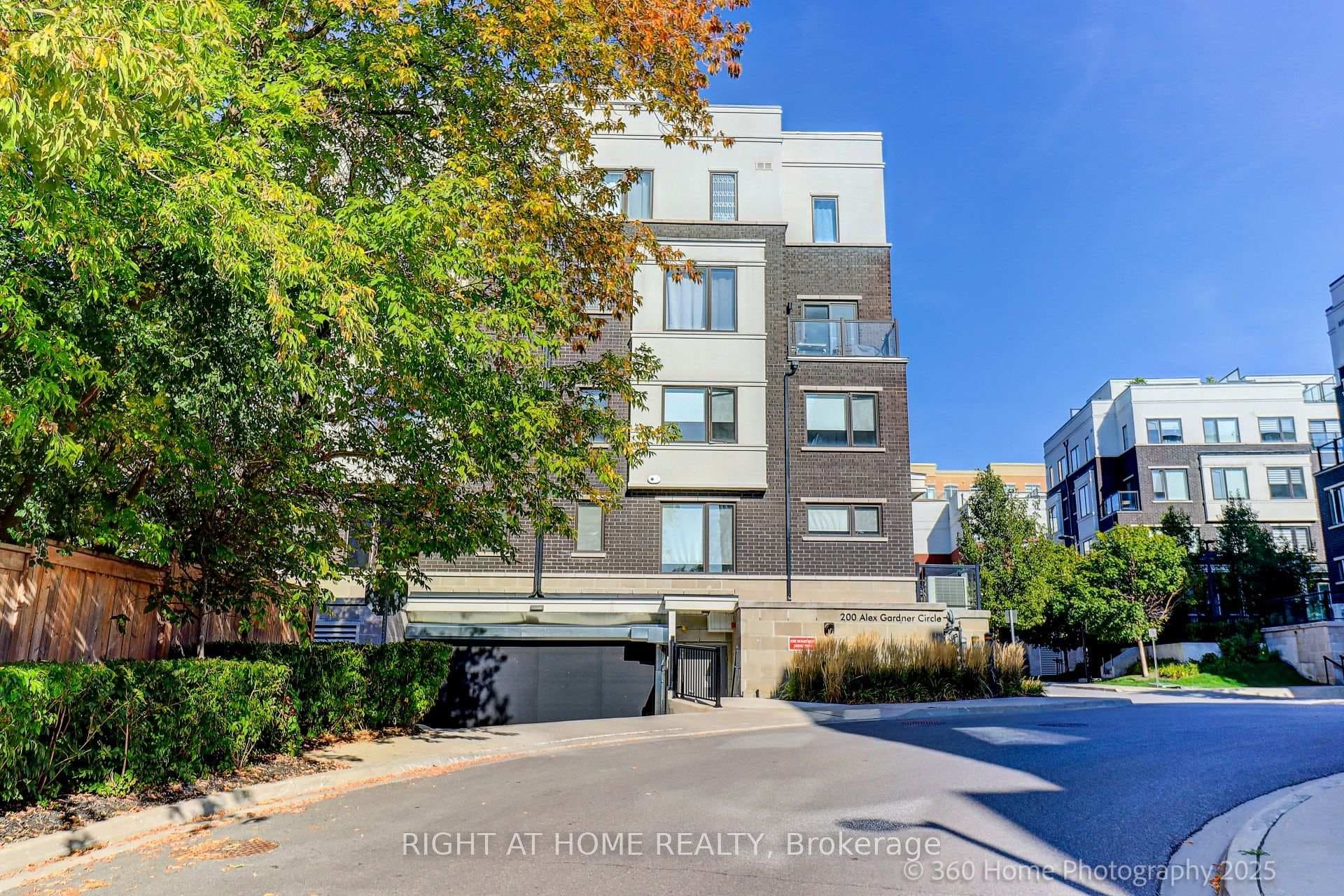 200 Alex Gardner Circle 28, Aurora, ON L4G 3G5
