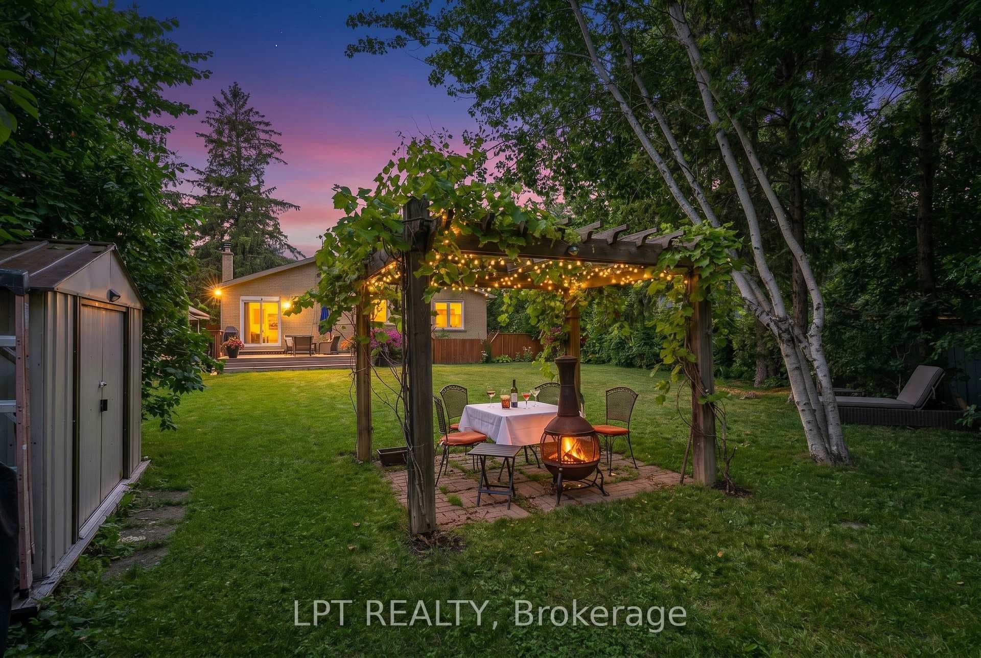 31 Patrick Drive, Aurora, ON L4G 2A6