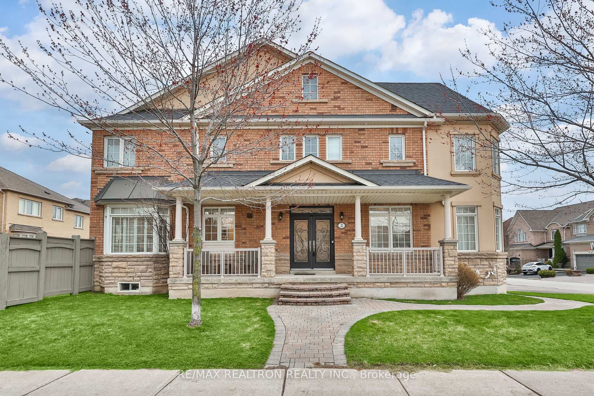 2 Serene Way, Vaughan, ON L4J 8Z8