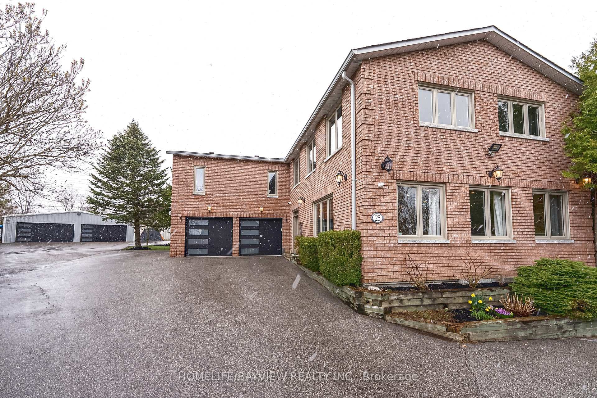 25 Whispering Pine Trail, Aurora, ON L4G 5C7