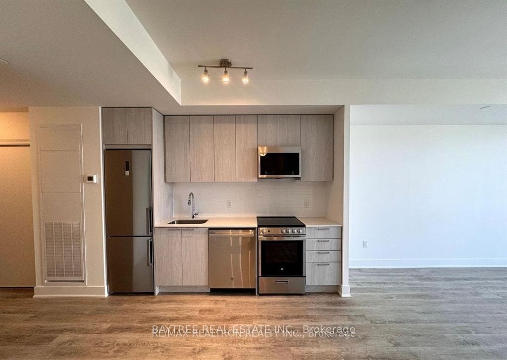 185 Deerfield Road 1205, Newmarket, ON L3Y 0G7