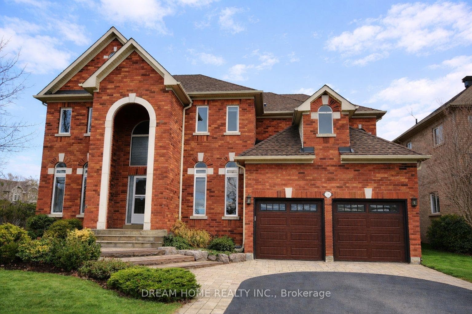 735 Foxcroft Boulevard, Newmarket, ON L3X 1N1
