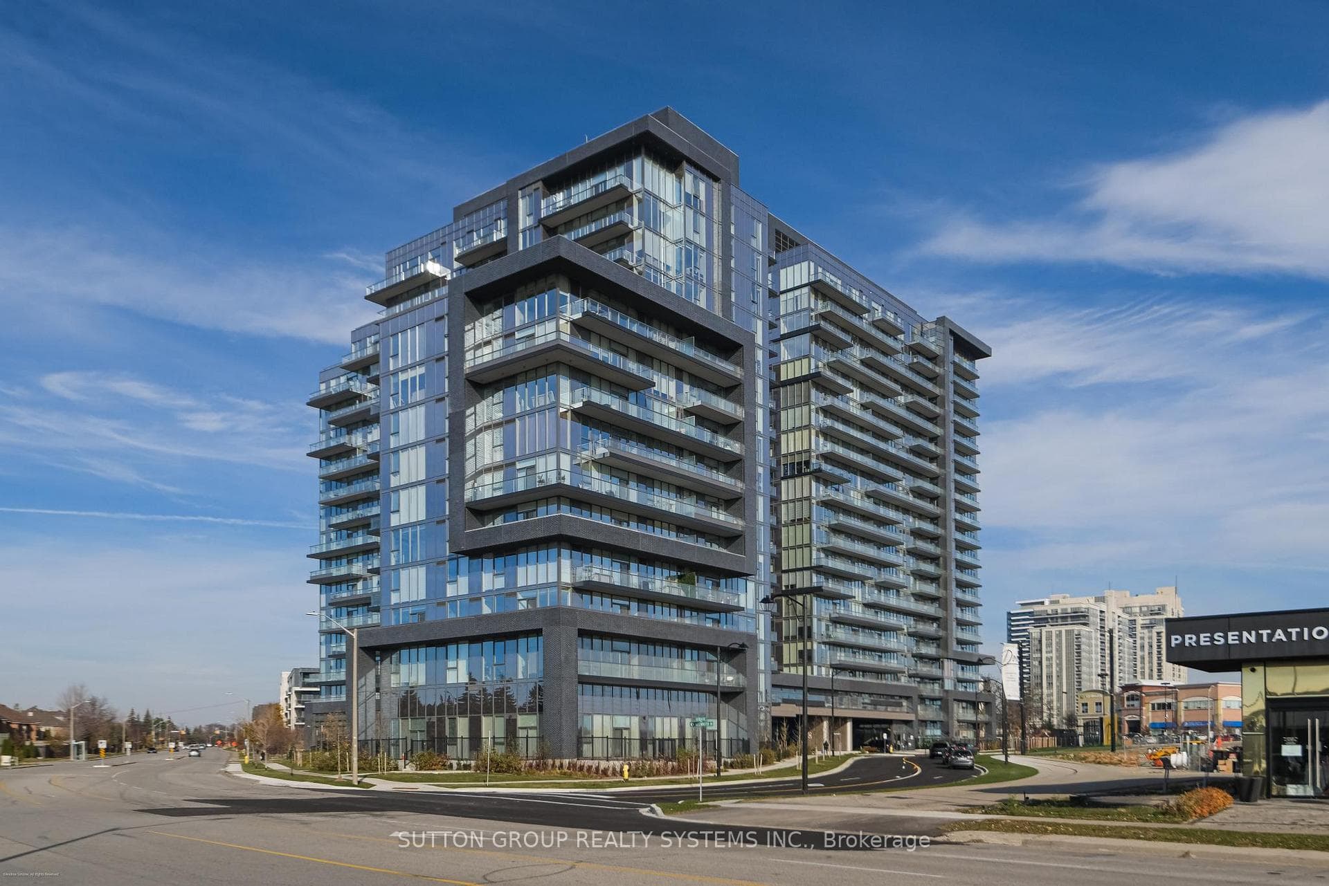 10 Gatineau Drive 204, Vaughan, ON L4J 0L2