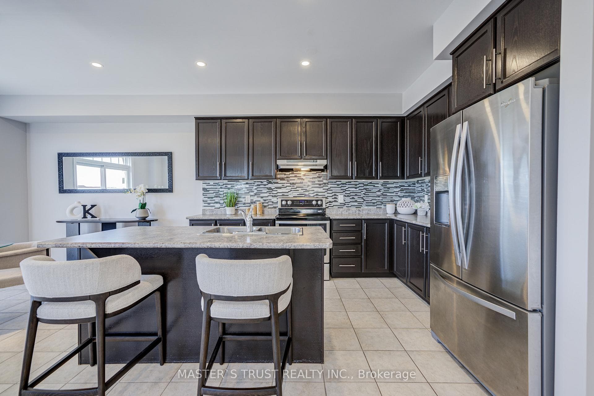 137 Brookview Drive, Bradford West Gwillimbury, ON L3Z 0R9